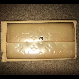 Louis Vuitton Wallet!!